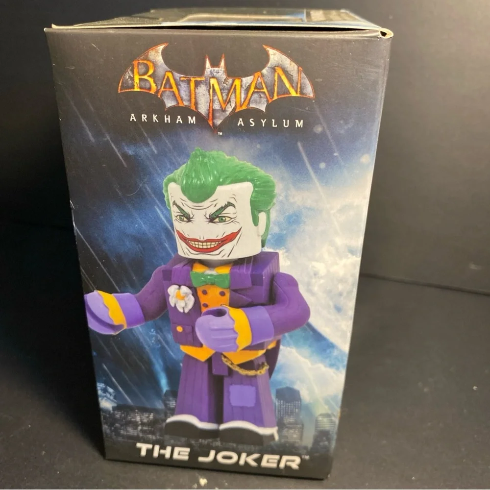 DC‎ Comics Batman Arkham Asylum Vinimates THE JOKER Diamond Select Toys Figure